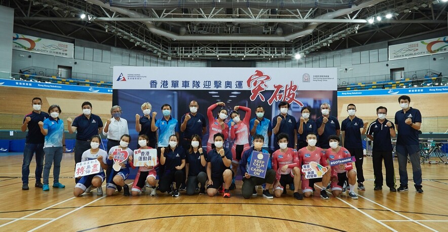 <p>(back row, from left) Dr Daniel Lee, Associate Director of Elite Training Science and Technology of the HKSI; Mr Leung Chi-wa, Honorary Treasurer of CAHK; Mr Tony Choi MH, Deputy Chief Executive of the HKSI; Mr Louis Shih, Founder of Champion System; Dr Trisha Leahy SBS BBS, Chief Executive of the HKSI; Dr Chan Kwok-ki MH, Vice-chairman of CAHK; Dr Lam Tai-fai SBS JP, Chairman of the HKSI; Elite cycling athletes Lee Wai-sze and Lee Hoi-yan; Mr Leung Hung-tak MH, Chairman of CAHK; Mr Shen Jinkang BBS MH, Head Cycling Coach of the HKSI; (back row, 2<sup>nd</sup> from right) Dr Raymond So,&nbsp;Director of Elite Training Science and Technology of the HKSI (front row, 4<sup>th</sup>&nbsp;from right) Mr Chau Dor-ming, Executive Committee Member of CAHK and other elite cyclists</p>
